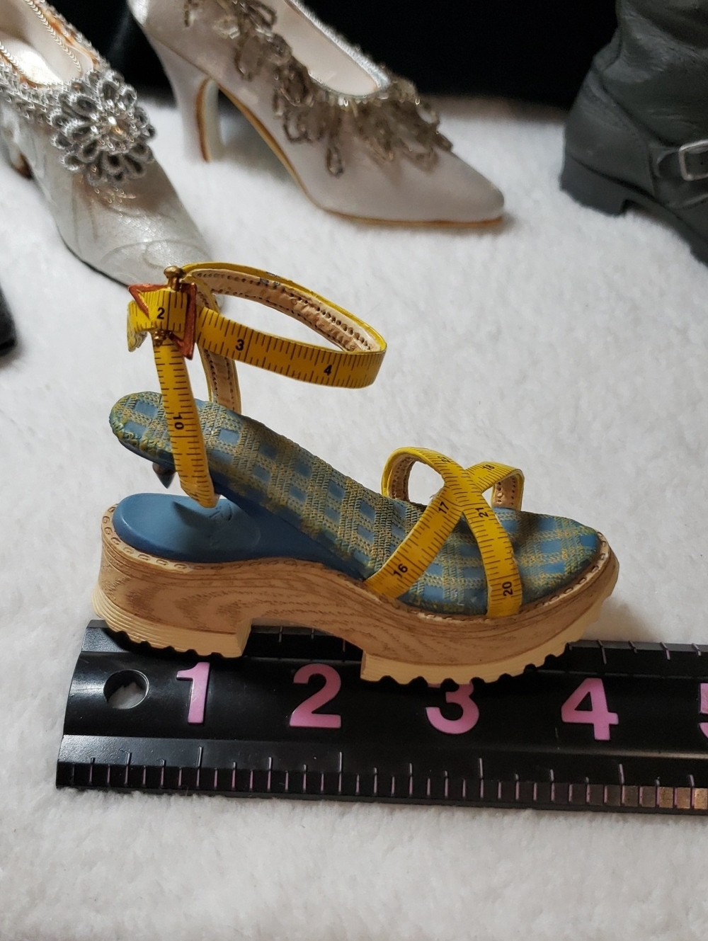9 RIGHT SHOES - Picture 13 of 16